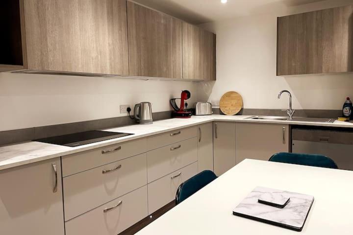 Lovely 3 Bedroom Apartment With Private Garden In Edinburgh City Centre 外观 照片