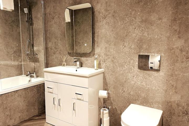Lovely 3 Bedroom Apartment With Private Garden In Edinburgh City Centre 外观 照片