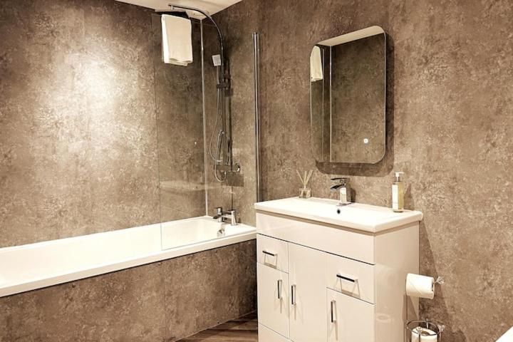 Lovely 3 Bedroom Apartment With Private Garden In Edinburgh City Centre 外观 照片