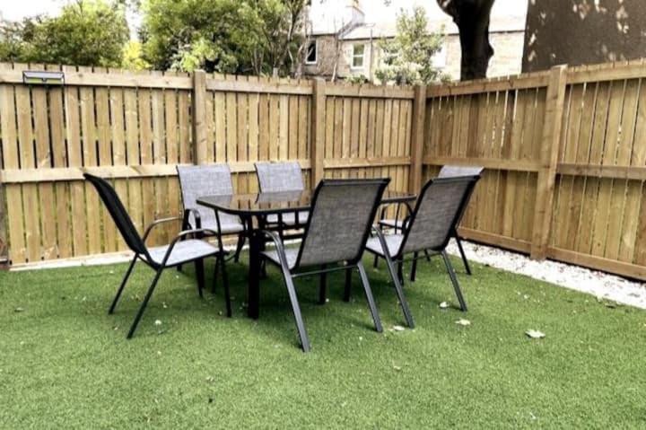 Lovely 3 Bedroom Apartment With Private Garden In Edinburgh City Centre 外观 照片